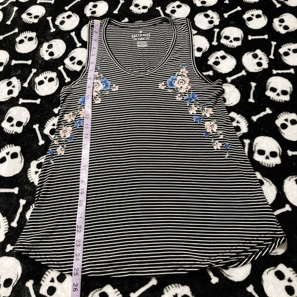 AMERICAN EAGLE Black and white striped floral embroidery tank top ~ XS SMALL tee - Picture 6 of 14